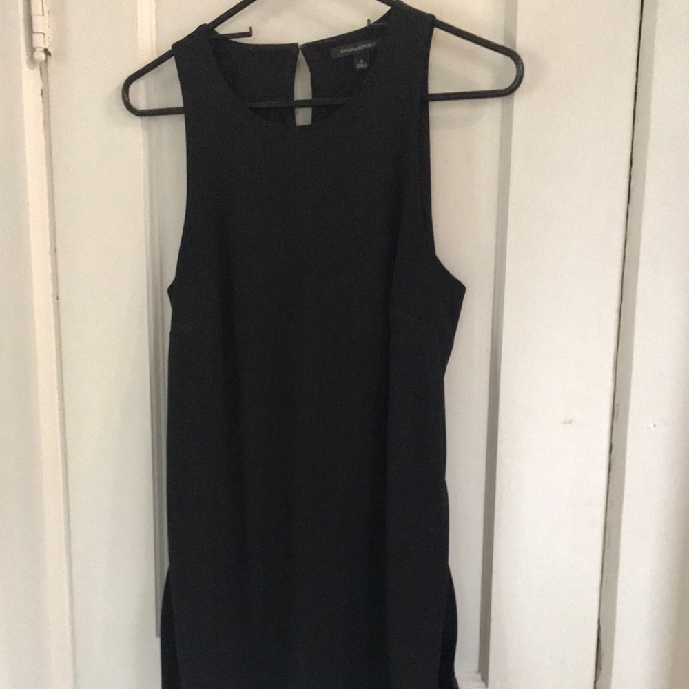 Banana Republic Classic Black Sleeveless lined tunic dressy top.